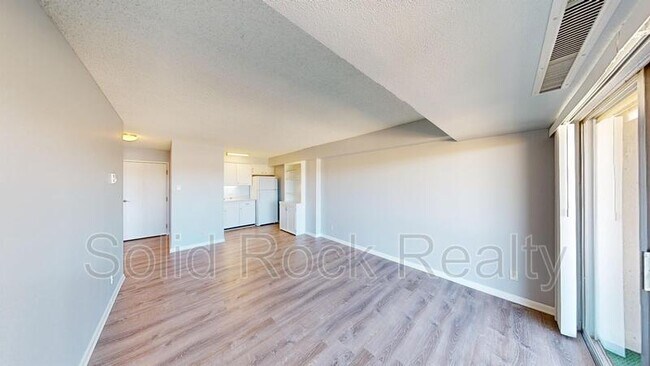 Building Photo - 411 Lakewood Cir