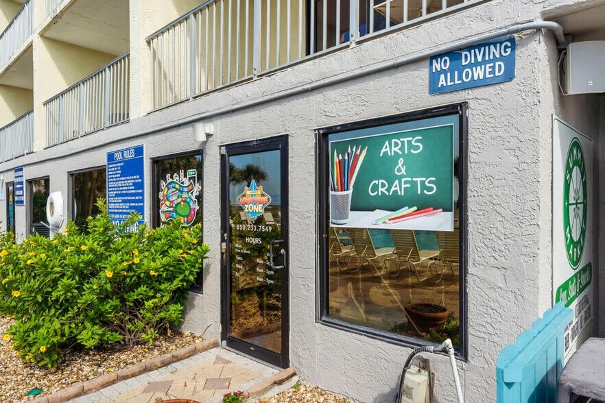 Building Photo - 5004 S Thomas Dr