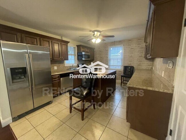 Building Photo - 8203 Watersedge Rd