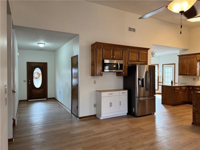 Building Photo - 487 Ravinia Way