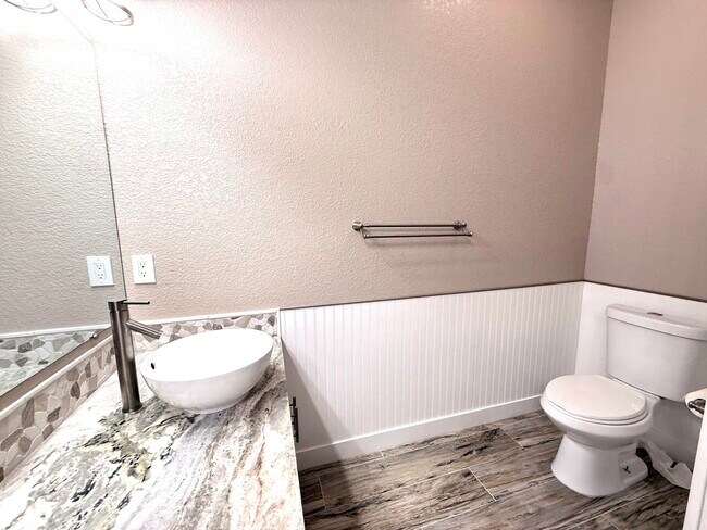 Building Photo - 15859 68th Ct N