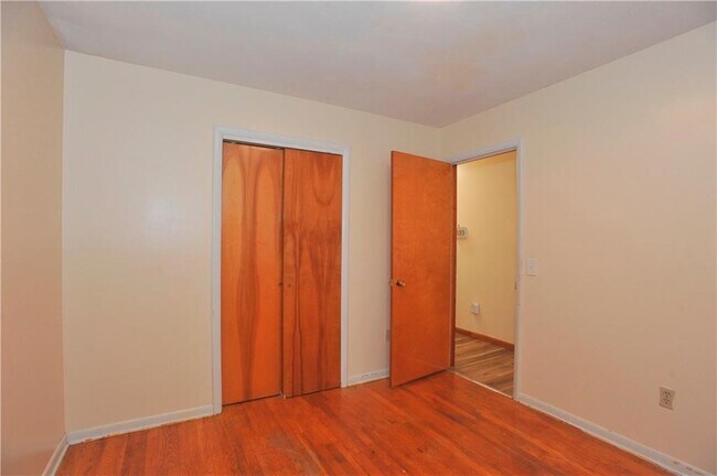 Building Photo - 15 Green Valley Dr