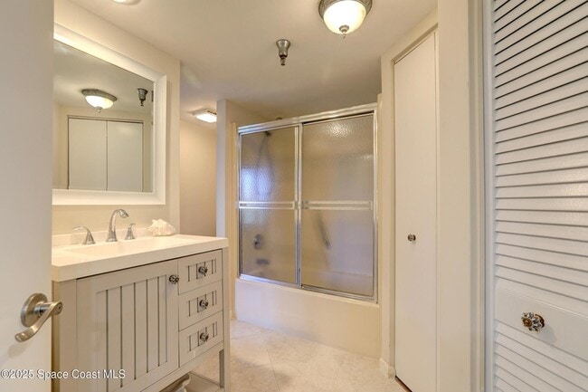 Building Photo - 9612 Riverside Dr