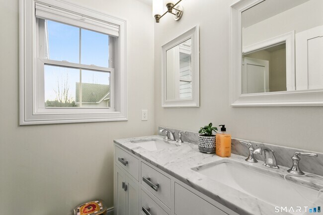 Building Photo - 210 High Ridge Ave