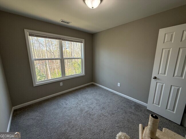 Building Photo - 305 Martin Cir