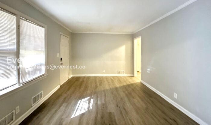 Building Photo - 1964 Laurel Ln