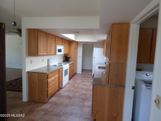 Building Photo - 5110 N Placita Del Lazo