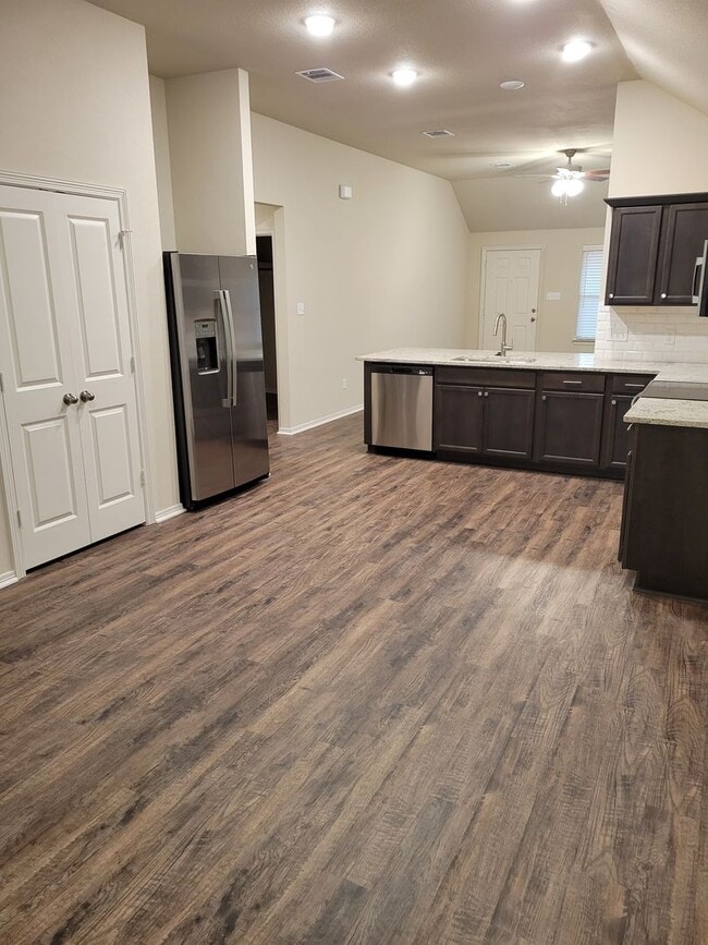 Building Photo - Brand New 3 bedroom / 2 bath home in Bonham Trace neighbor hood in North Bryan,