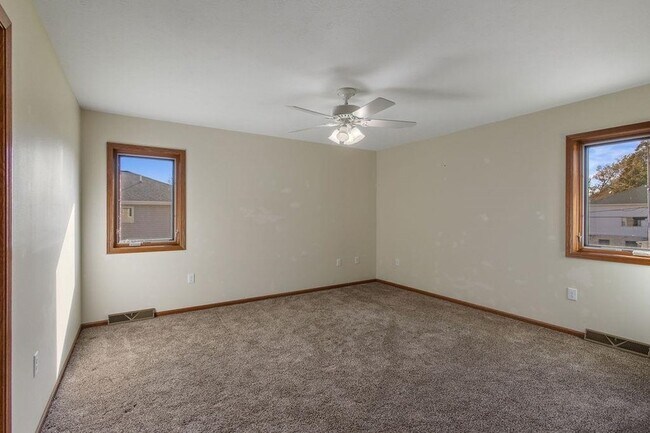 Building Photo - 112 N 5th St