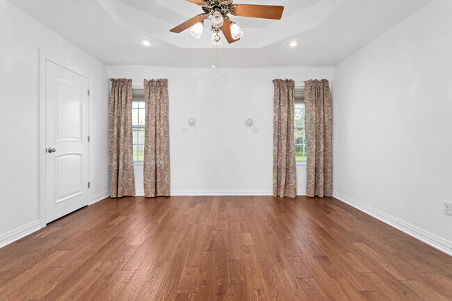 Building Photo - 100 Dillons Way
