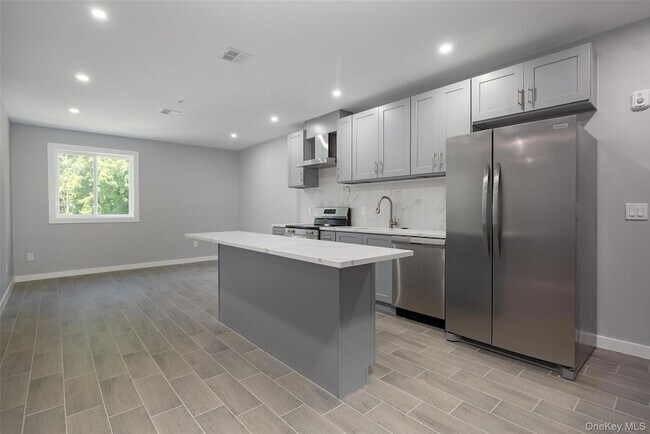 Building Photo - 126 Innis Ave