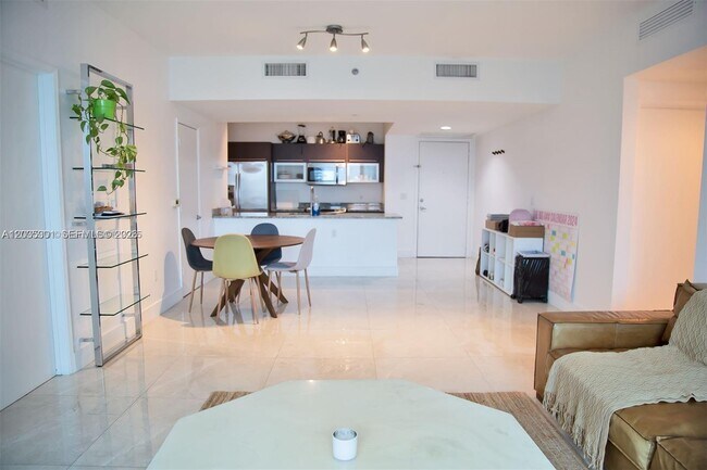 Building Photo - 951 Brickell Ave