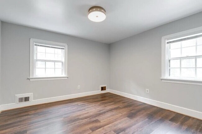 Building Photo - 5001 Southmoor Rd