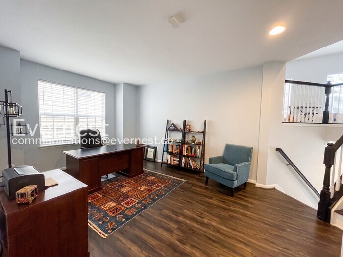Building Photo - 8353 Middle Ruddings Dr