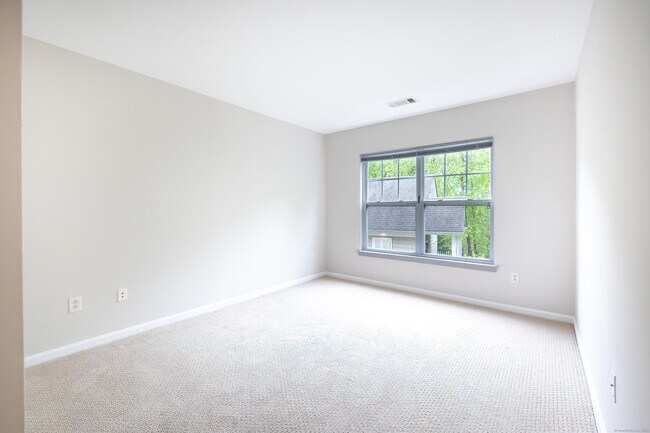 Building Photo - 100 Avalon Dr W