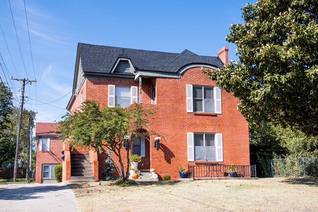 Primary Photo - 1713 N Drexel Blvd