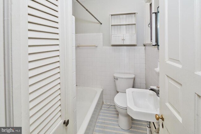 Building Photo - 1400 Delaware Ave