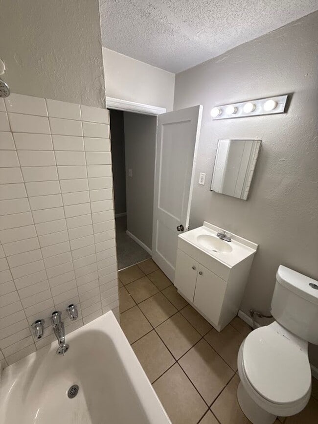 Building Photo - 4 Bed 1 Bath in Atlanta! $500 off for the first month rent!