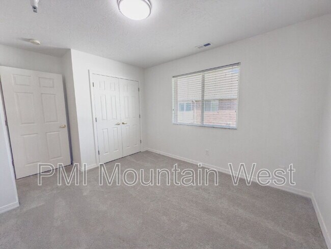 Building Photo - 320 N 500 W