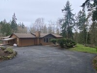 Building Photo - Spacious 3 BD 2.25 BA Home on Acreage