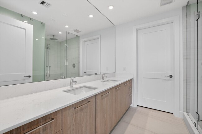 Building Photo - 151 N Seabreeze Blvd