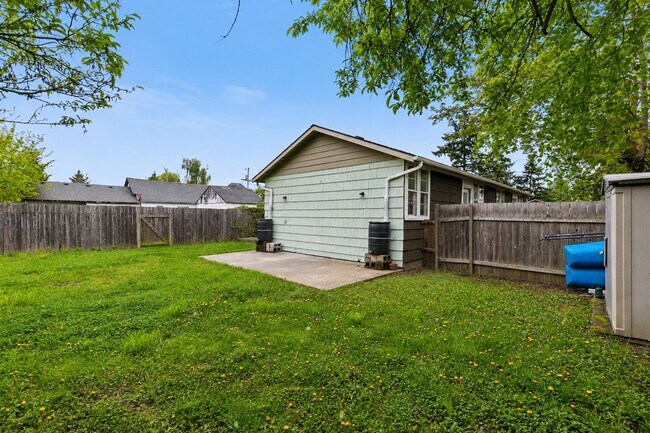 Building Photo - 7959 SE 64th Ave