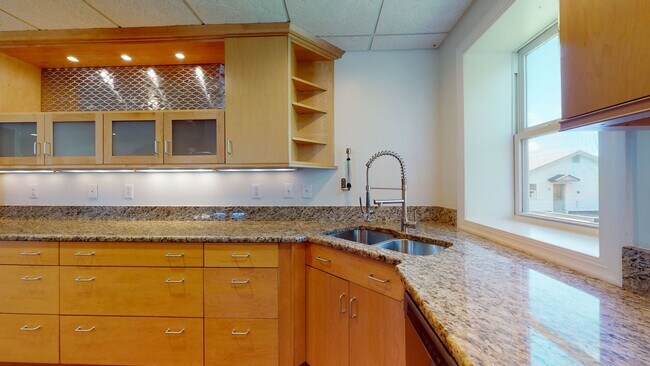 Building Photo - 236 Chatham St