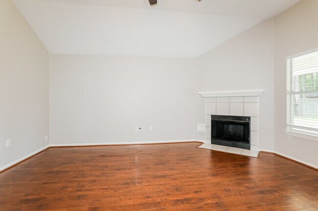 Building Photo - 7122 Woodland Oaks