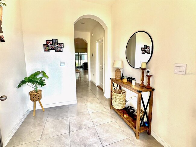 Building Photo - 2922 Boxwood Grove Row