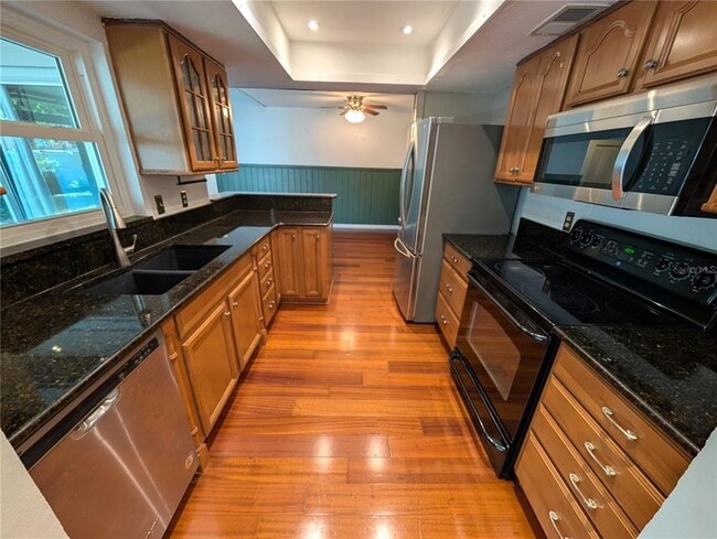 Building Photo - 719 Regent Cir S