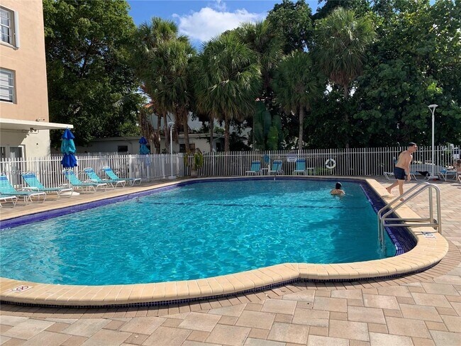 Building Photo - 1455 N Treasure Dr