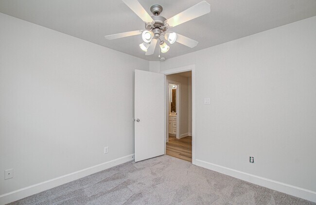 Building Photo - 624 E 39th St