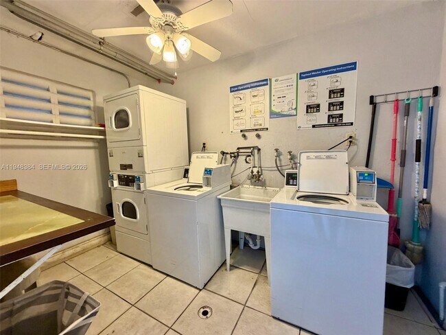 Building Photo - 13105 Ixora Ct