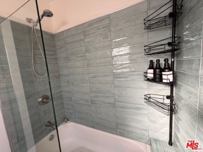 Building Photo - 510 N St Andrews Pl