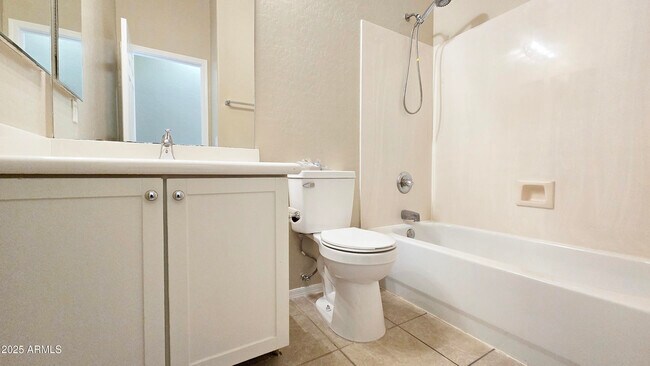 Building Photo - 13586 W Monte Vista Rd