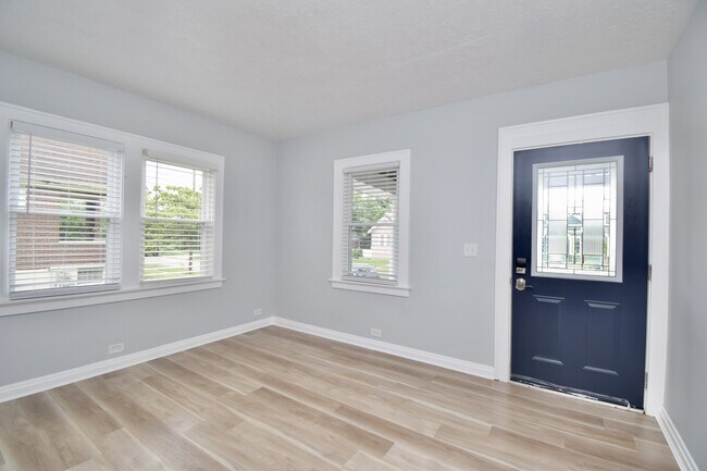 Building Photo - 1701 Sundale Ave