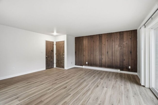 Building Photo - 3102 E 27th Ave