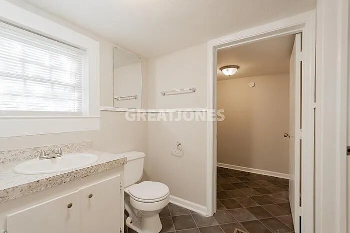 Building Photo - 2100 Lake Shore Dr