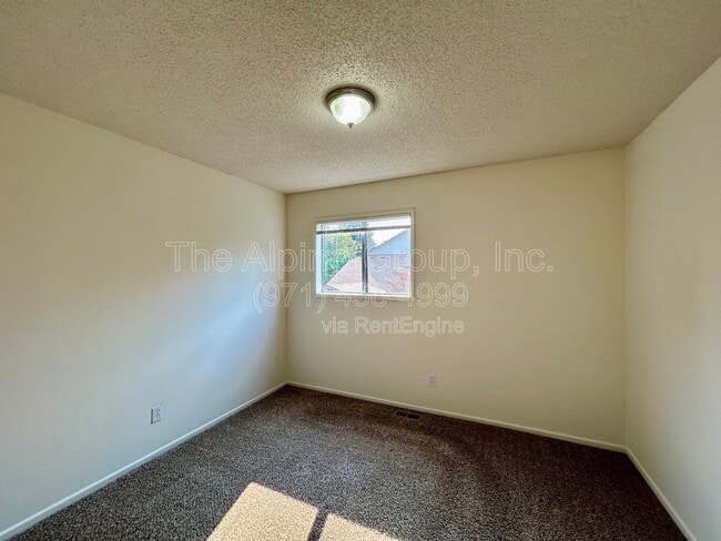 Building Photo - 6041 SW Valley Ave