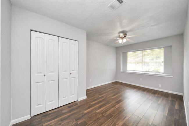 Building Photo - 2405 Pickerton Dr