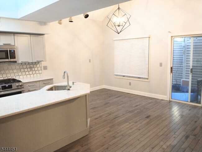 Building Photo - 55 Clarken Dr