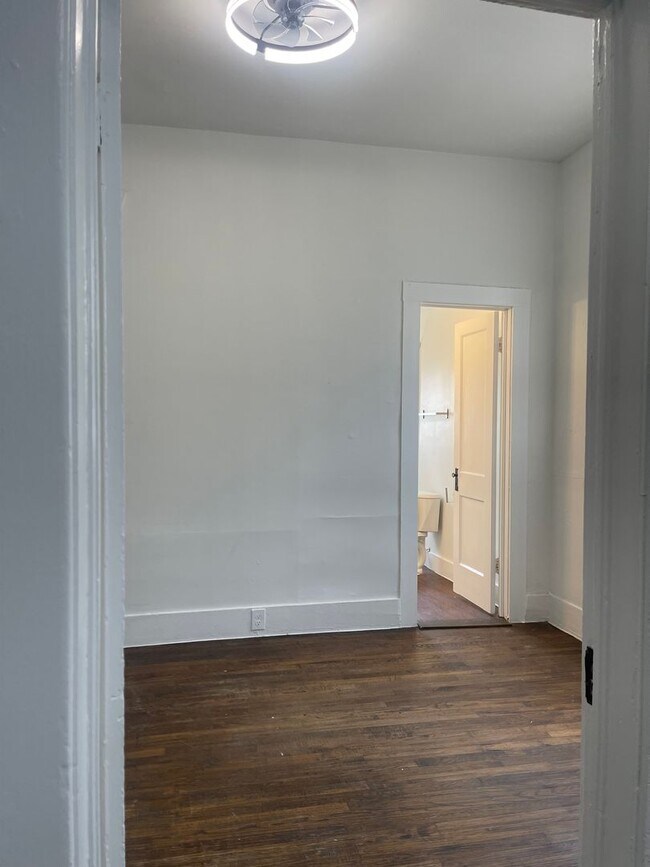 Building Photo - 804 Sunset Ave