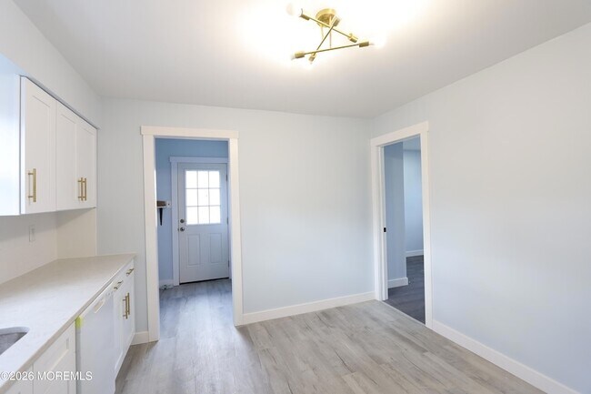 Building Photo - 21 Aster St