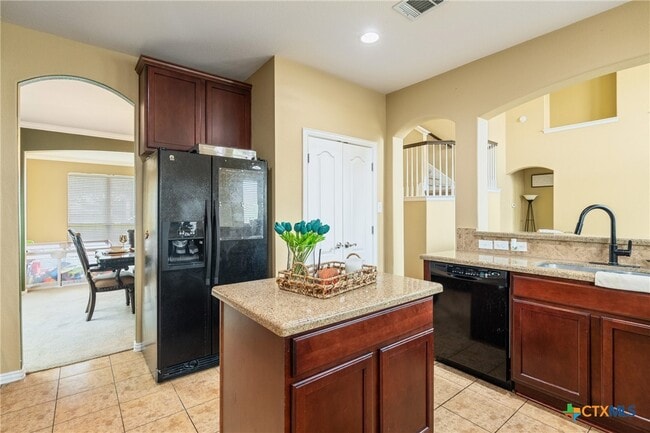 Building Photo - 1002 Wallin Farms Cove