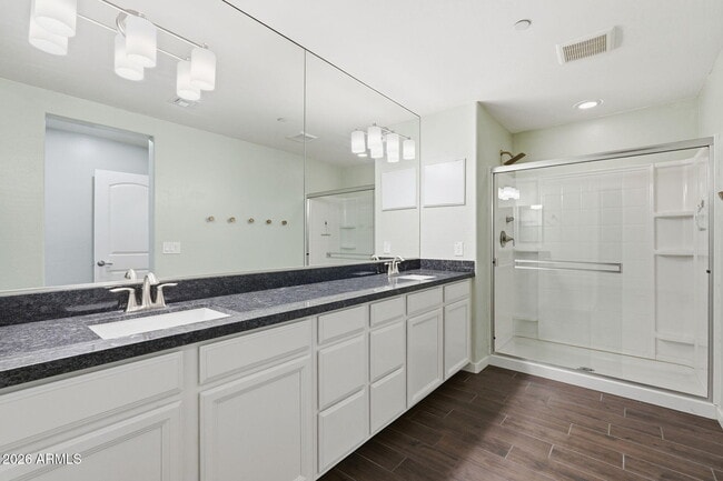 Building Photo - 1250 Abbey Ln