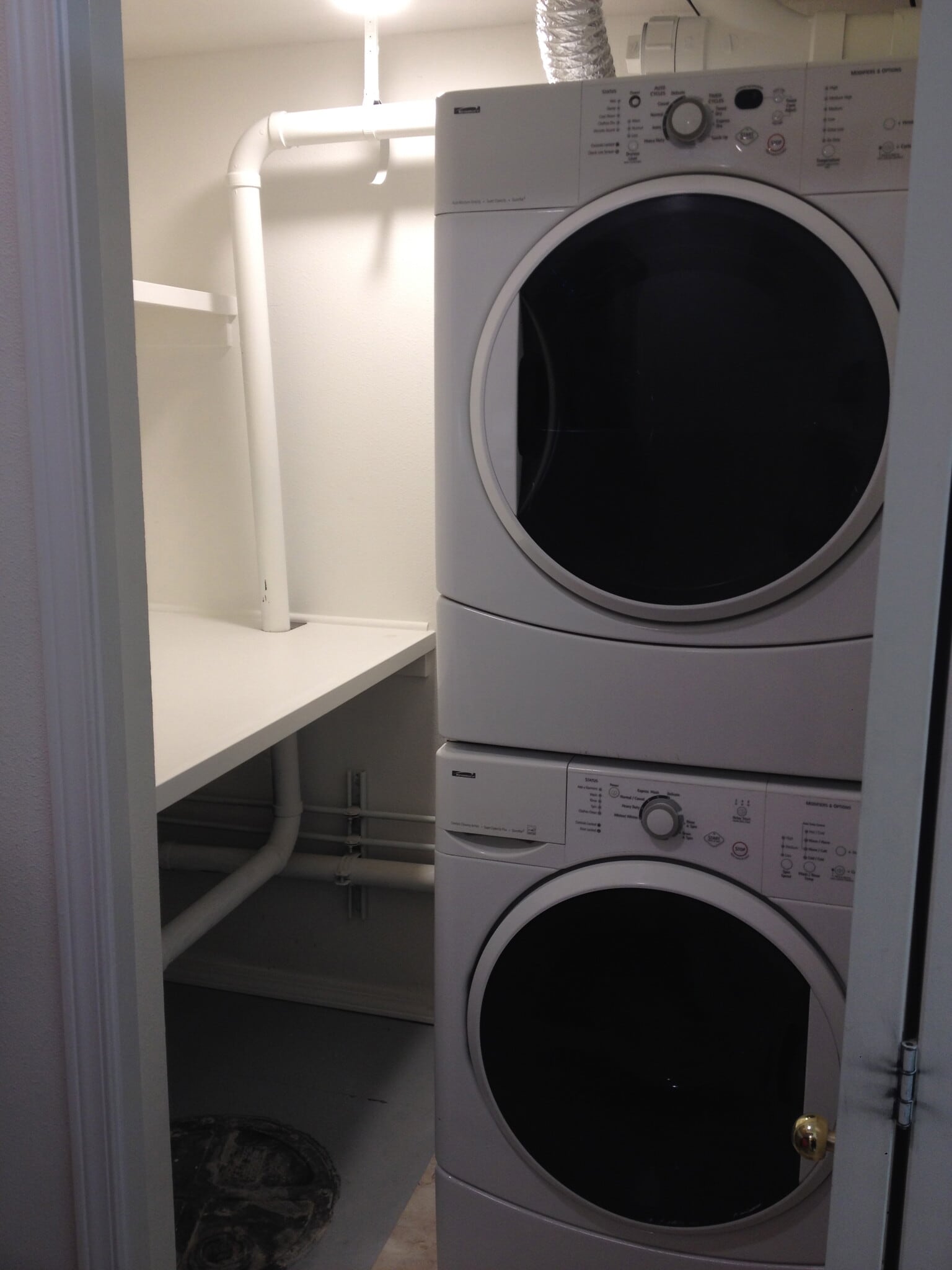 laundry unit included - 2140 SW 35th Pl. (H)