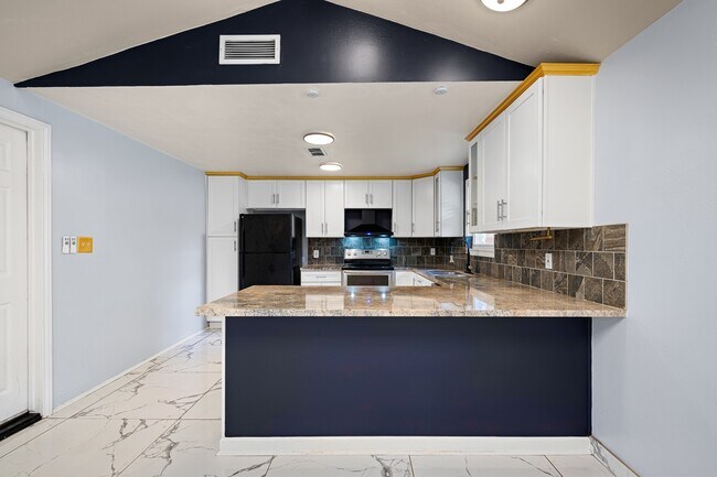 Building Photo - 5718 Greencraig Dr