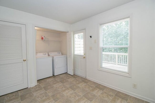 Building Photo - 513 Peachers Ridge Rd