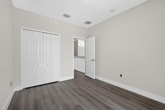 Building Photo - 981 SW 149th Ct