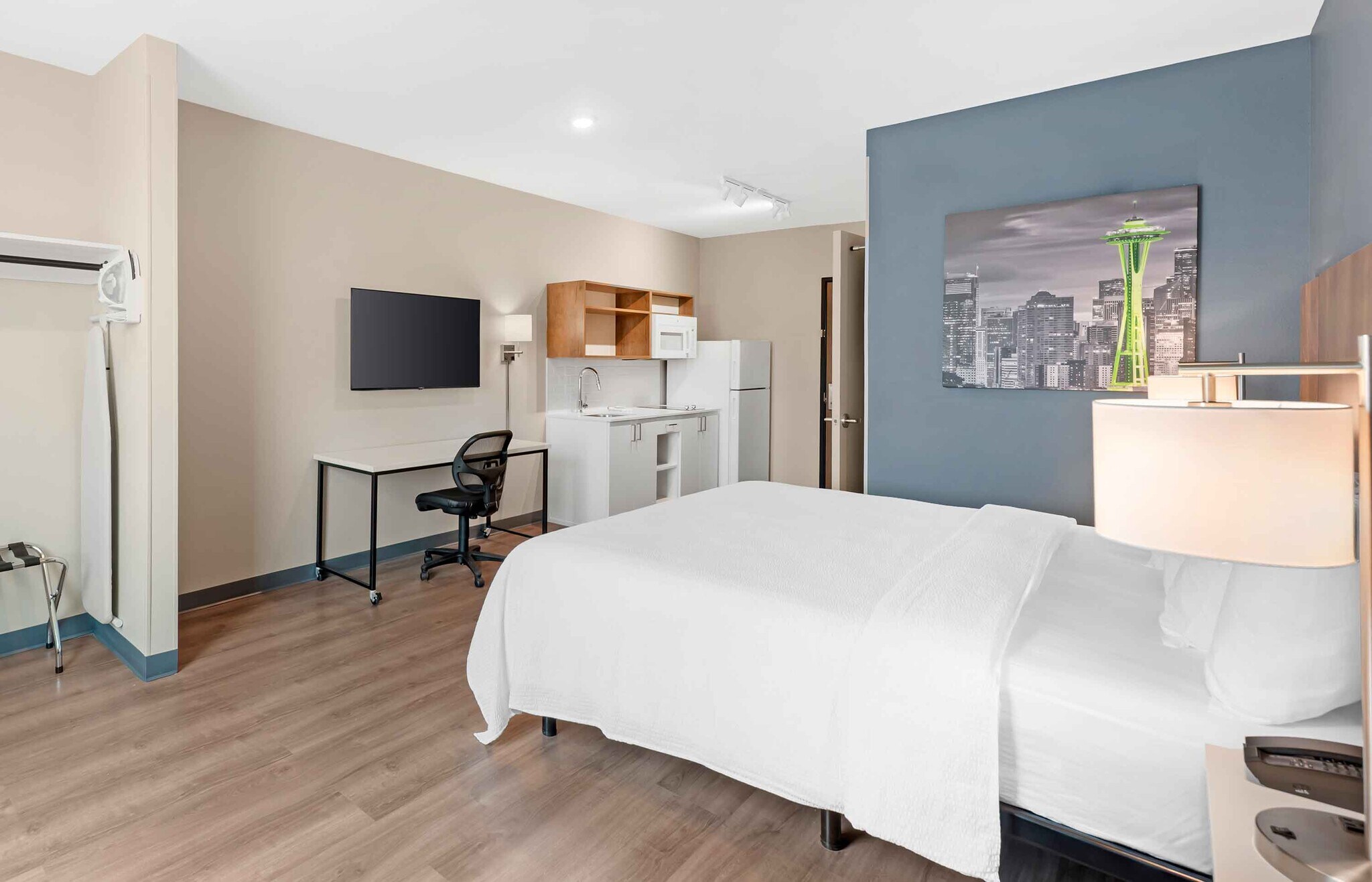 Building Photo - Furnished Studio-Temple